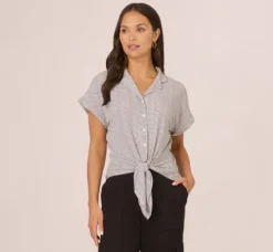 Adrianna Papell Tops & Blouses*Printed Short Sleeve Collared Top With Tie Front In Ivory Arrow Geo